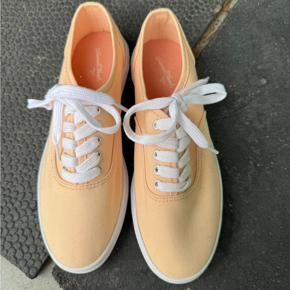 Universal Thread Peach Lace-Up Sneakers